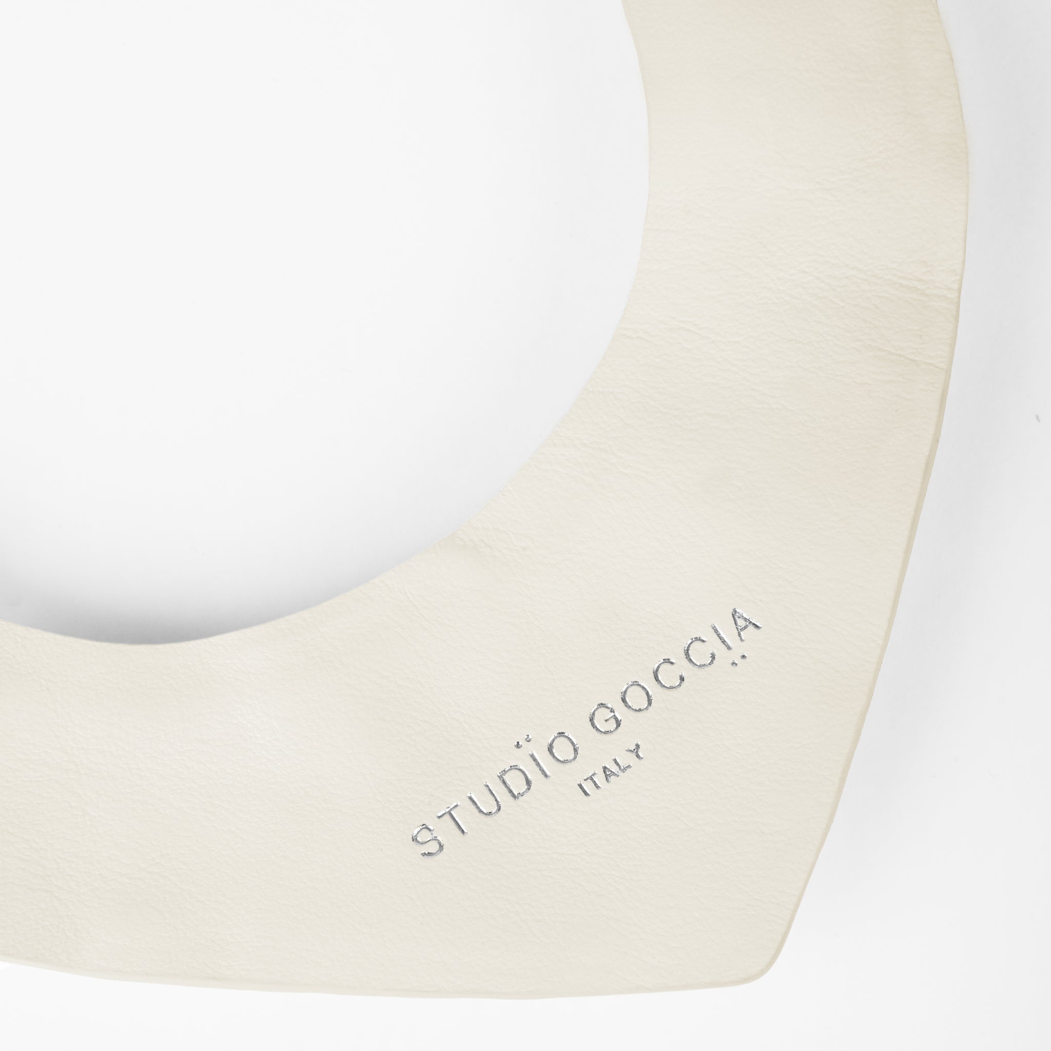V-Shape Statement Collier in Ivory