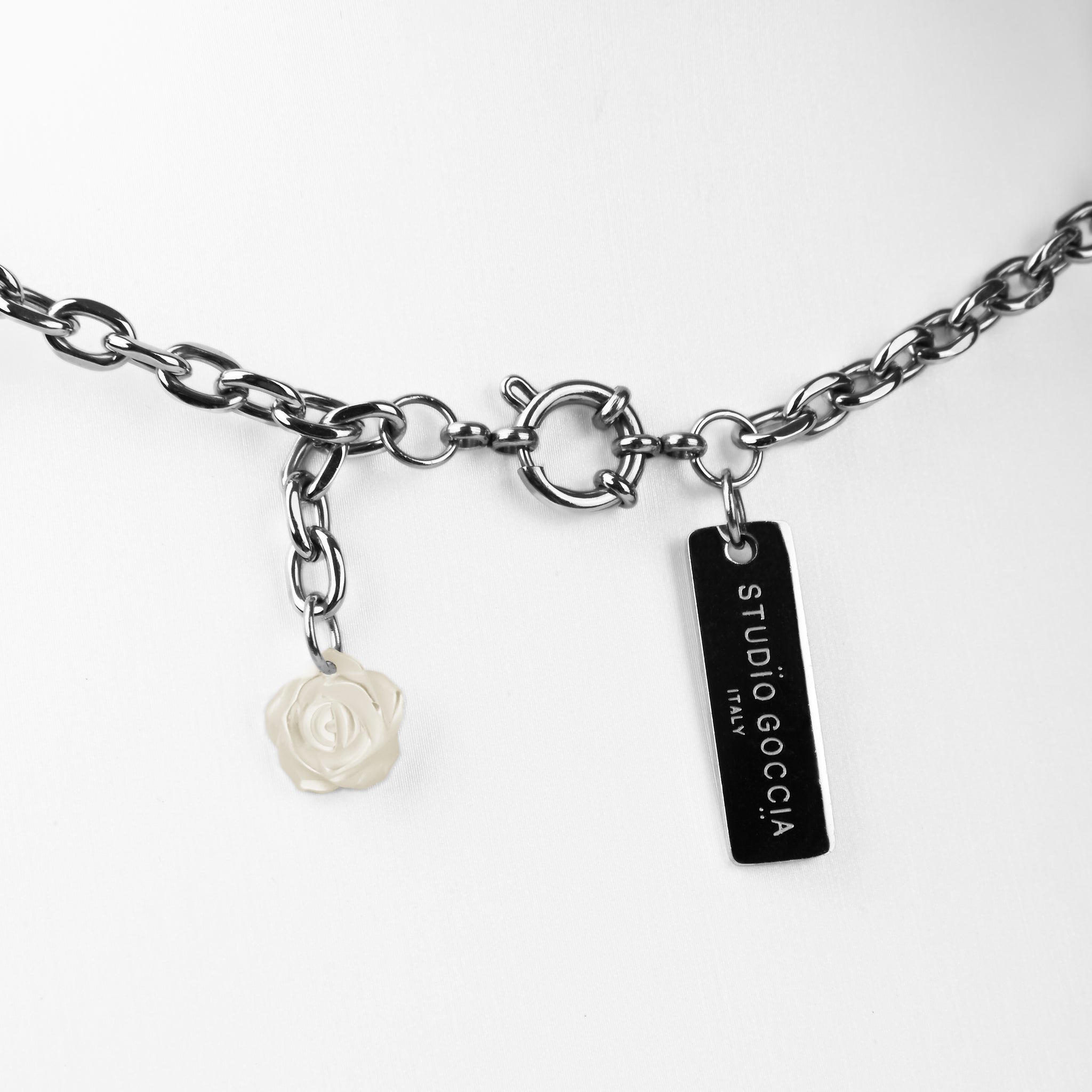 Collier a forma di V